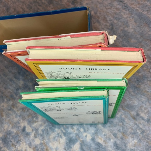 Pooh's Library by A.A. Milne, Illustrated by Ernest H. Shepard, Vintage 1961 - Picture 6 of 8